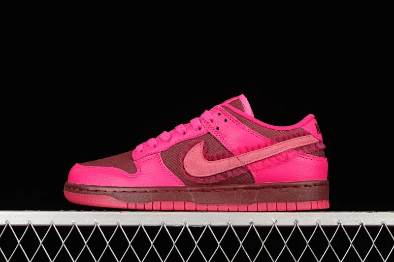All Categories Nk SB Dunk Series Nk SB Dunk Low Low-top Sneakers Nk Dunk Low Valentine's Day Lace Valentine's Day Rose Pink SB Low-top Sports and Leisure Sneakers DQ9324-600